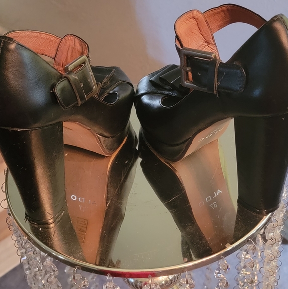 Used Aldo platform blocked heels - Picture 3 of 5